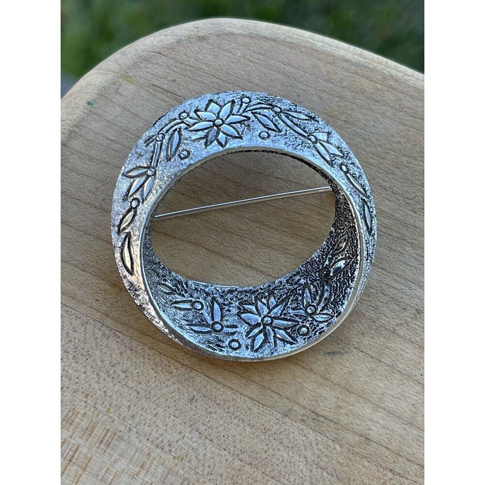 Vintage Emmons Signed Brooch Pin Floral Brushed Round Silver-Tone Boho